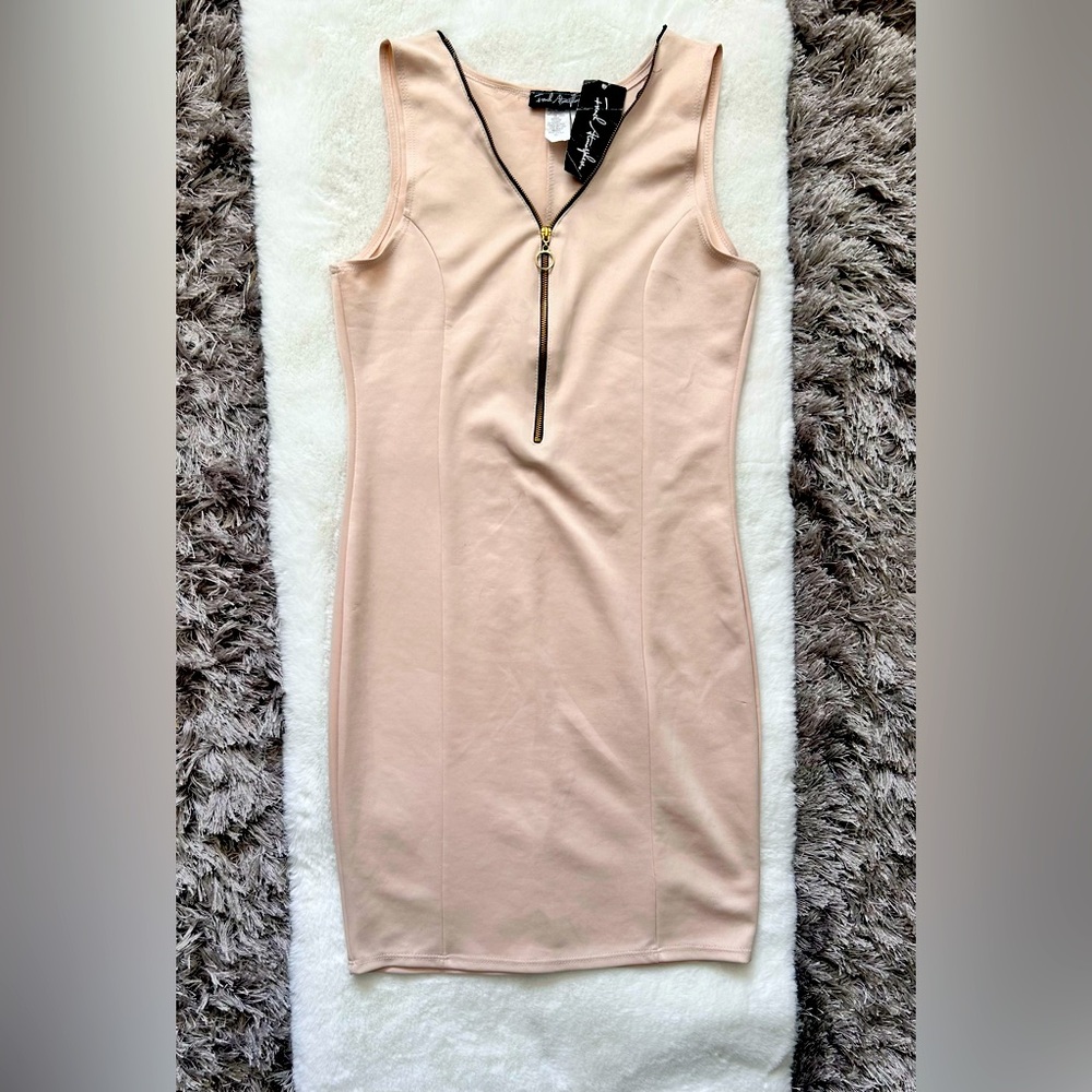 🚨$5 Special 🚨 Beige/Cream full zipper dress